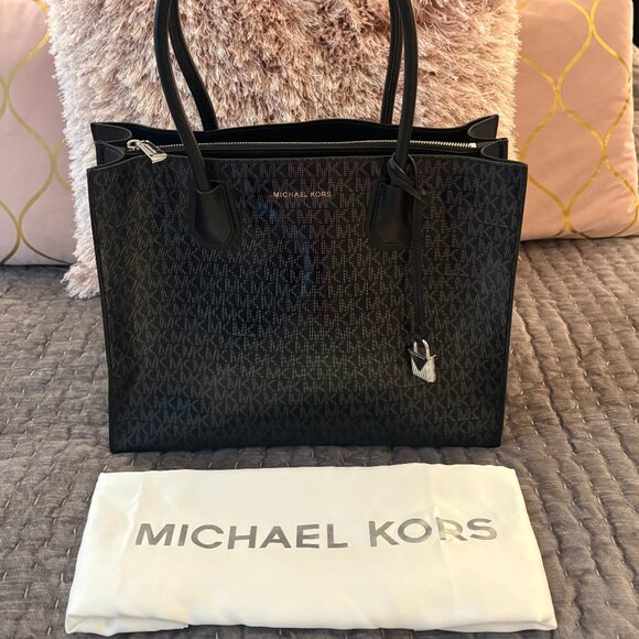 Michael Kors XL Mercer Tote Handbag Signature Coated Canvas Silver Hardware NWT - Picture 12 of 13